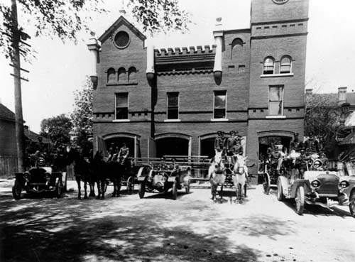 The Raleigh Fire Department in 1913. Courtesy of the State Archives of North Carolina via Raleigh Fire Museum.  