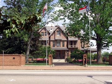 North Carolina Executive Mansion, 23 April 2004. From General Negative Collection, North Carolina State Archives, call #:  D.2006.11.121, Raleigh, NC.